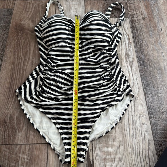 Nip Tuck Swimsuit 8 Twist Front One Piece Black Gold Multifit Cup stripe comfy - Picture 7 of 10